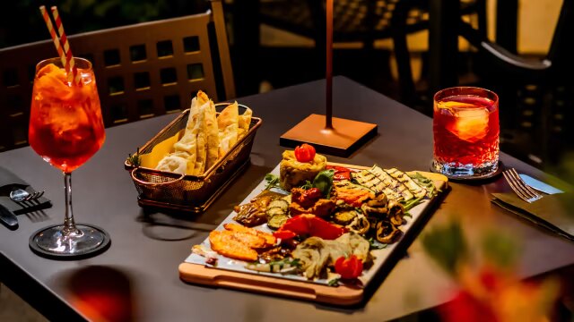 Aperitivo con spritz e tagliere