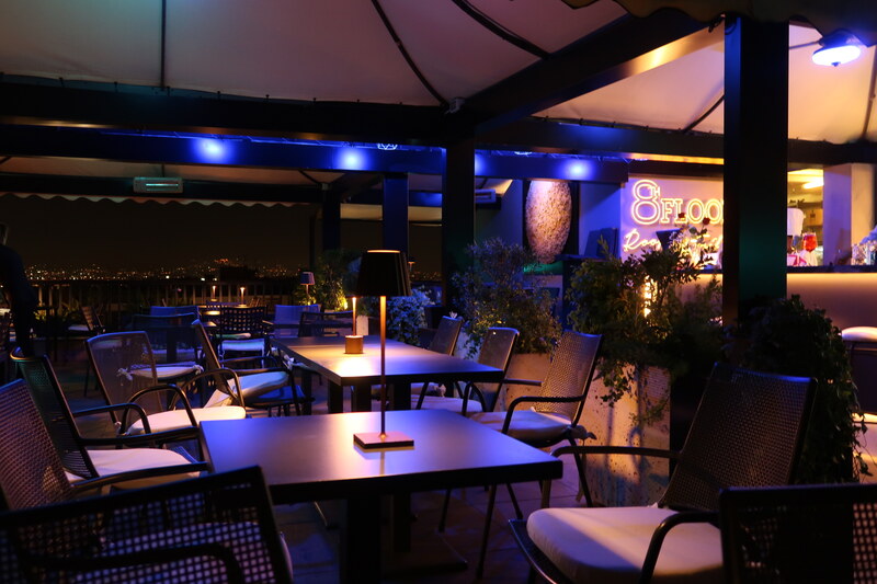 Tavoli con vista panoramica al tramonto